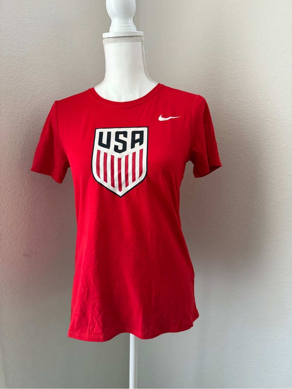 Nike Women's Red USA Graphic Tee Size S